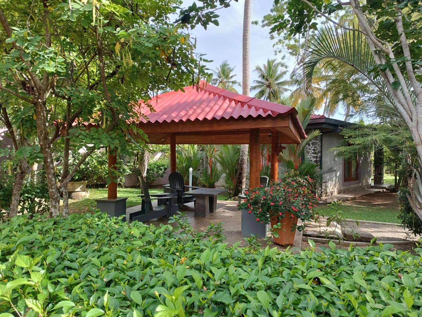Avalon Village Resort Induruwa Extérieur photo