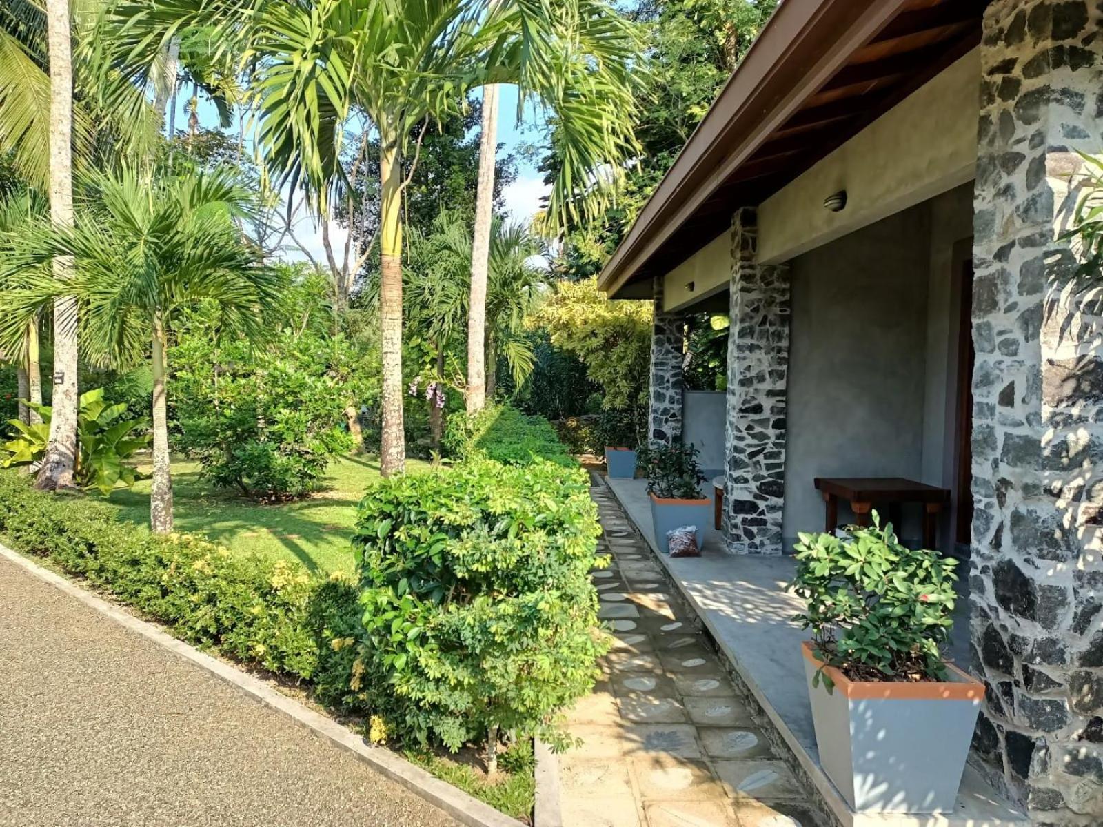 Avalon Village Resort Induruwa Extérieur photo