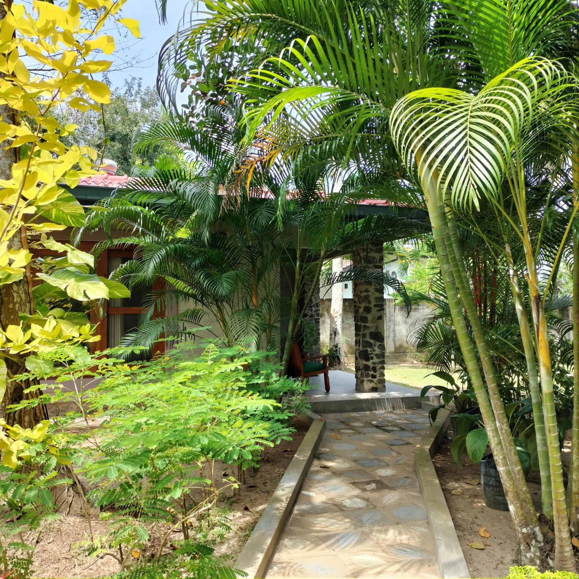 Avalon Village Resort Induruwa Extérieur photo