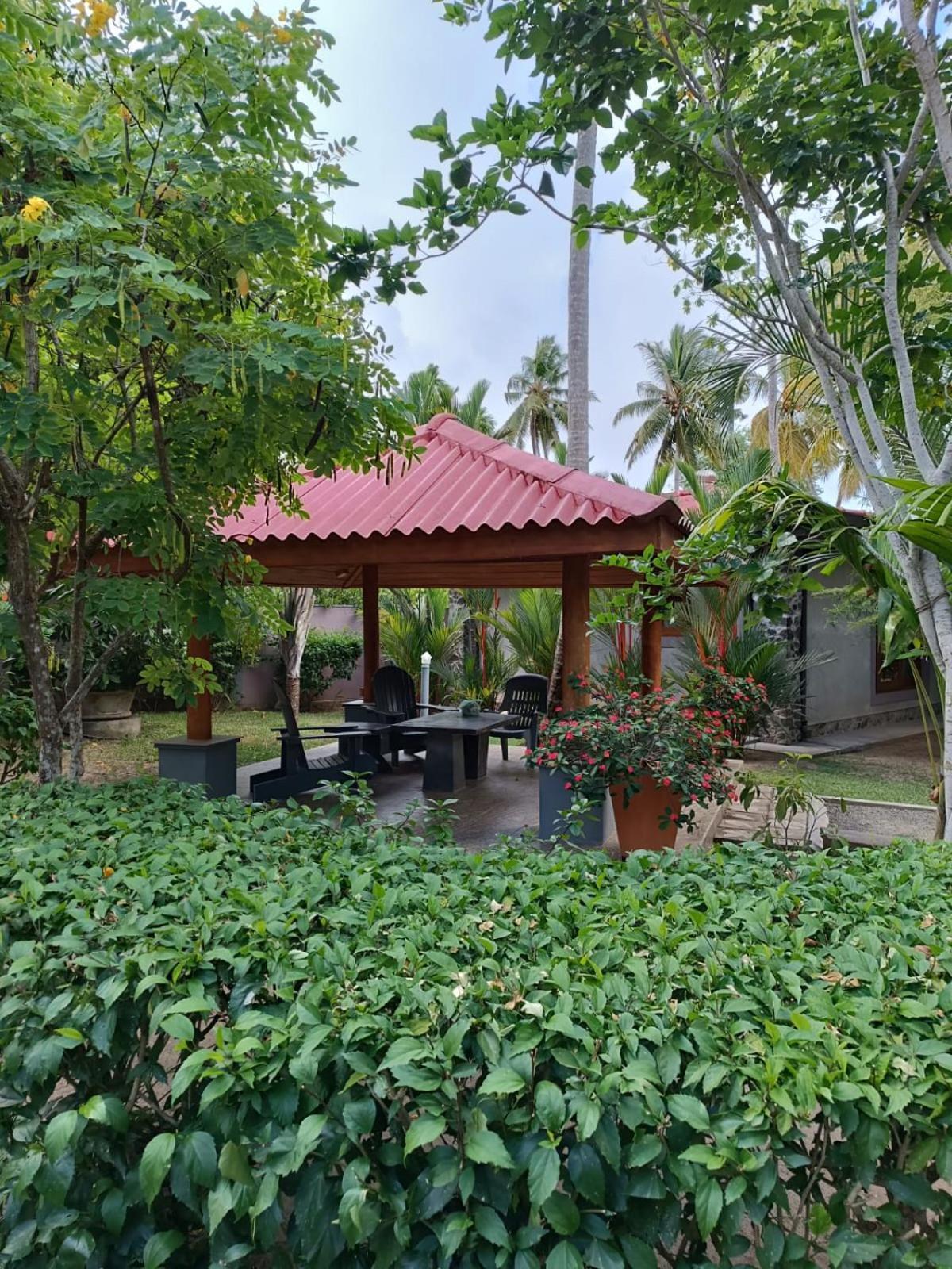 Avalon Village Resort Induruwa Extérieur photo